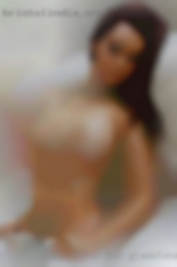Looking for Gladstone horny girls fun with the hubby!